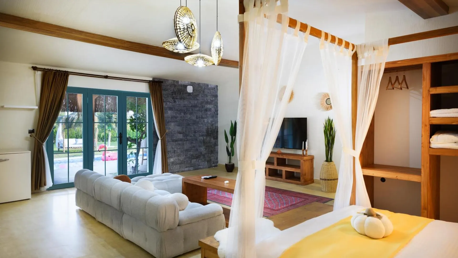 Ride And Stay Çeşme